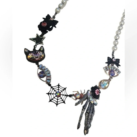 BETSEY JOHNSON Halloween Glam Vampire Revival Pearls & Charms Necklace NEW NWT - Picture 3 of 16